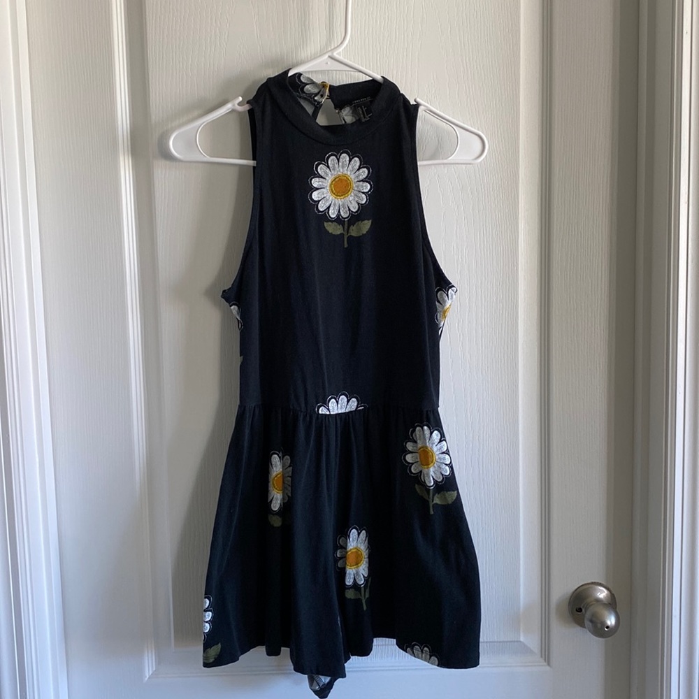 Forever 21 Daisy Open Back Romper Size S